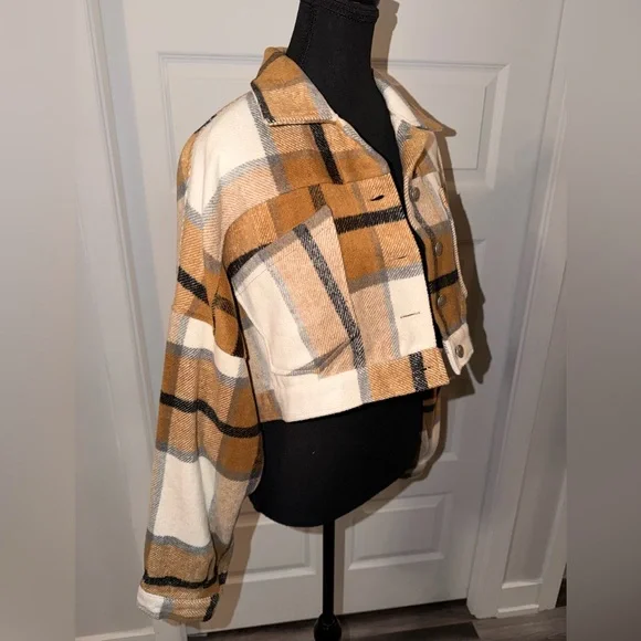 Cropped Plaid Jacket – Fall Essential ✨ - Picture 3 of 4